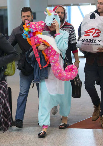 Miley Cyrus indossa un Kigurumi Unicorno Blu